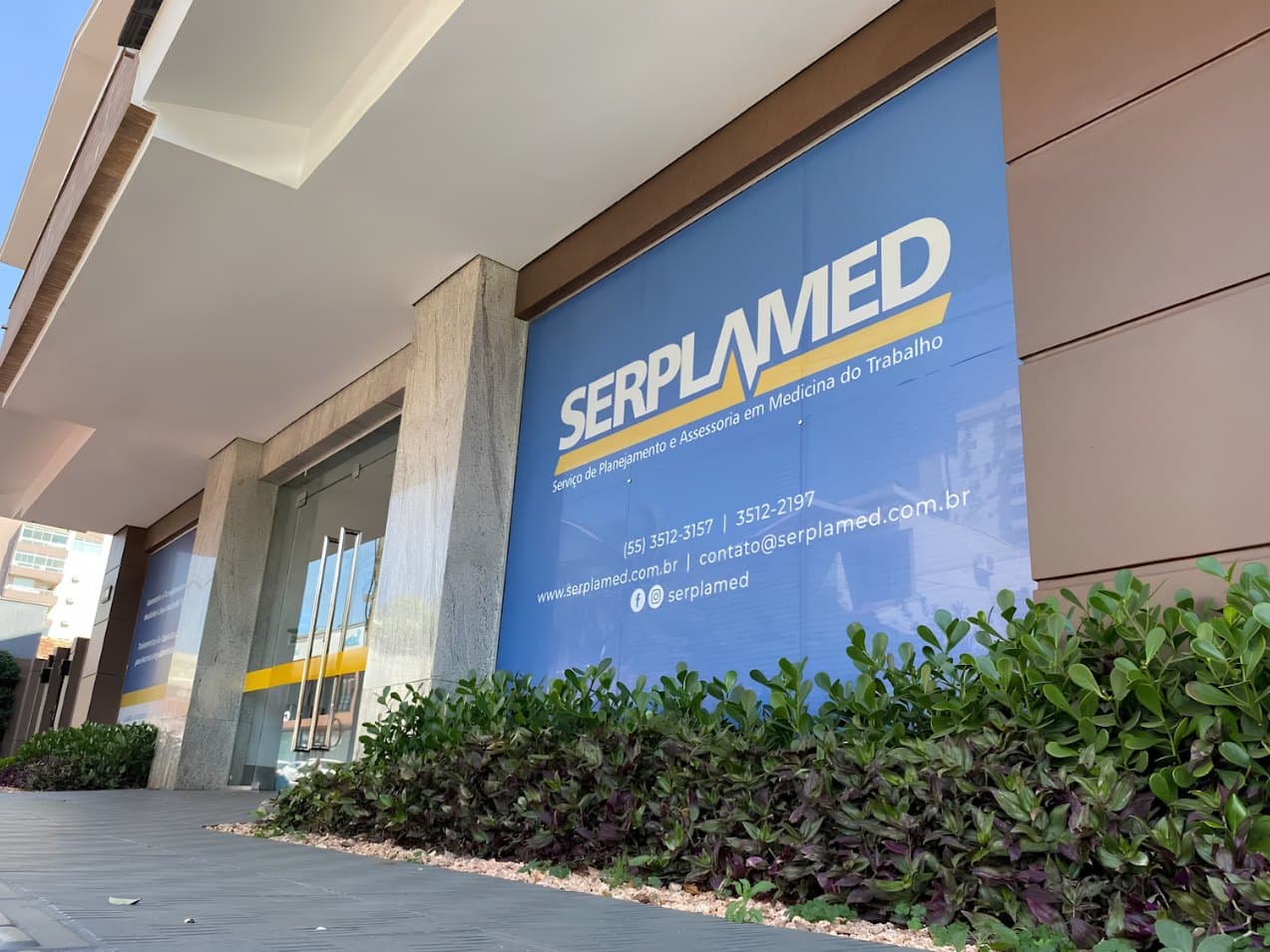 Fachada da Serplamed